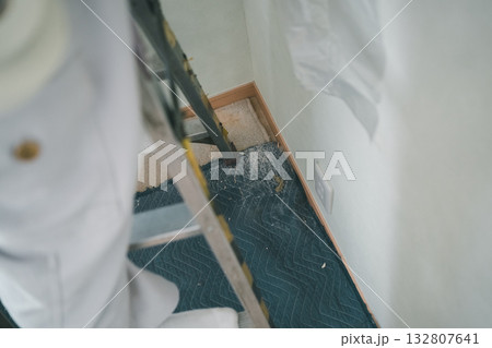 installation of an air conditioner 132807641