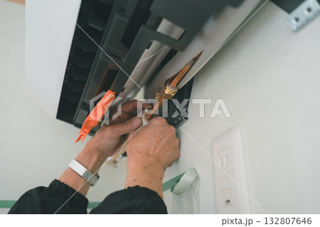 installation of an air conditioner installation of an air conditioner 132807646
