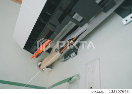 installation of an air conditioner 132807648