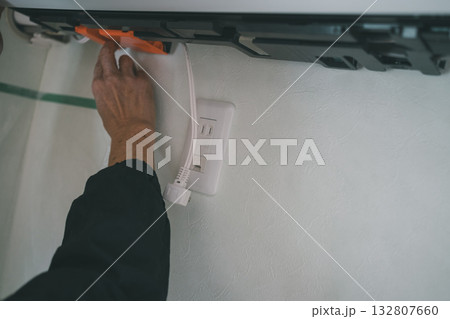 installation of an air conditioner 132807660