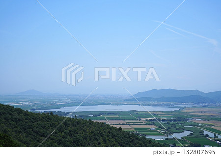 滋賀　近江八幡　八幡山から見た西の湖と北ノ庄沢（東方向、夏） 132807695