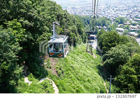 滋賀 近江八幡 八幡山ロープウェーと近江八幡市街地(夏) 滋賀 近江八幡 八幡山ロープウェーと近江八幡市街地(夏) 132807697