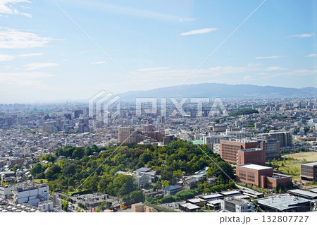 大阪　吹田市　高層ビルから見た市街地　片山公園　服部緑地（メロード吹田から北西方向、秋） 132807727