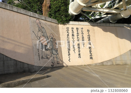 千住大橋のたもとに描かれた「おくの細道」の壁画 千住大橋のたもとに描かれた「おくの細道」の壁画 132808060
