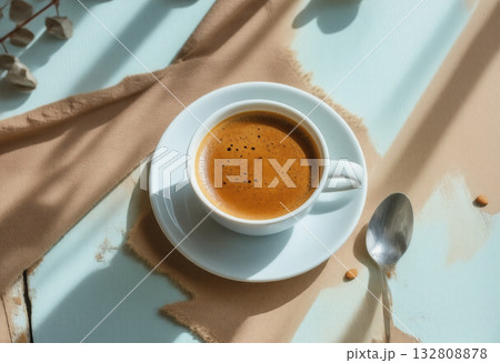 テーブルの上に置いた、コーヒー 132808878