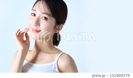 女性のポートレート　ビューティーイメージ 132809379