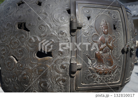 鎌倉大仏殿高徳院の大香炉 132810017