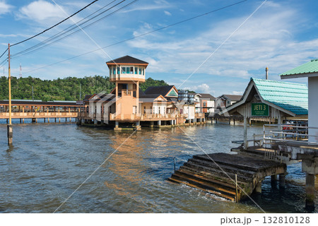 Kampong Ayer Cultural and Tourism Gallery and observation tower in Kampong Ayer water village, Bandar Seri Begawan, Brunei. 132810128