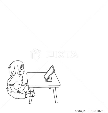 待たされてます（線画）Waiting child watching tablet (line art 132810238