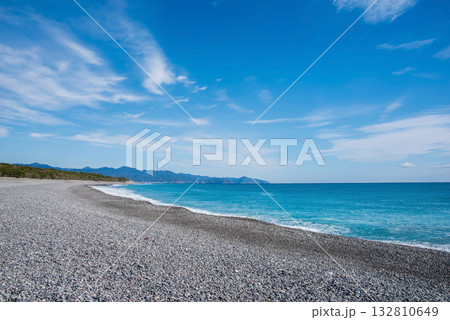 冬の海《三重県 七里御浜 ふれあいビーチ》 冬の海《三重県 七里御浜 ふれあいビーチ》 132810649