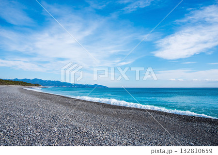 冬の海《三重県 七里御浜 ふれあいビーチ》 132810659