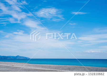 冬の海《三重県 七里御浜 ふれあいビーチ》 132810662