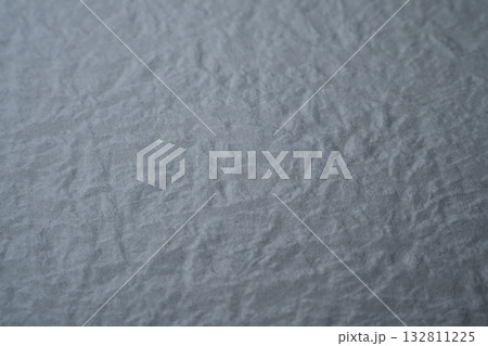 灰色の越前和紙の質感背景 132811225