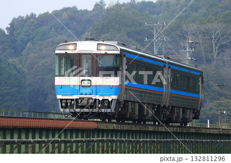 【JR四国】キハ185系3100番台（予讃線：西大洲〜伊予大洲） 132811296