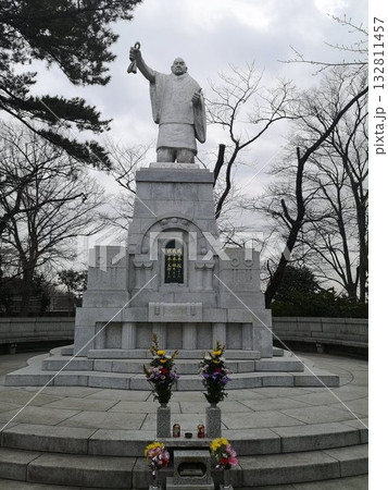 池上本門寺の境内にある日蓮聖人像 池上本門寺の境内にある日蓮聖人像 132811457