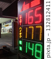 ガソリンスタンドの価格看板 ガソリンスタンドの価格看板 132812411