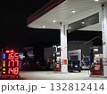 夜のガソリンスタンド 夜のガソリンスタンド 132812414