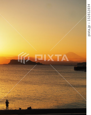 神奈川県 夕映えの稲村ケ崎の情景 10月 神奈川県 夕映えの稲村ケ崎の情景 10月 132812834