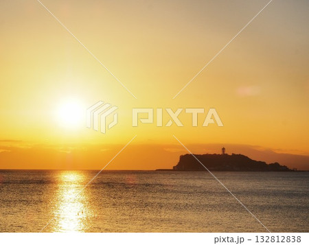 神奈川県 江の島と夕日 10月 神奈川県 江の島と夕日 10月 132812838