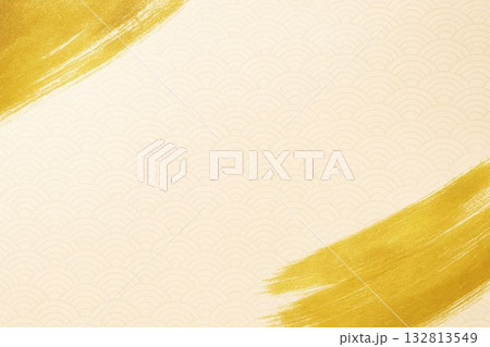 金の和紙を背景に金色の和柄 132813549