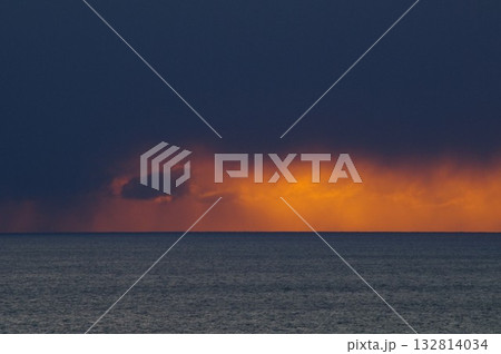襟裳岬の西側に夕日が沈むオレンジの残像2 襟裳岬の西側に夕日が沈むオレンジの残像2 132814034