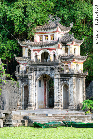 Bich Dong Pagoda Gate in Ninh Binh, Vietnam 132814053
