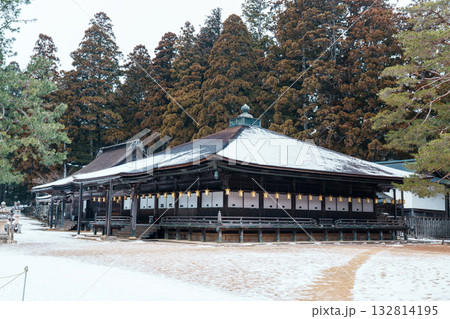 雪の高野山　壇上伽藍　御影堂 132814195
