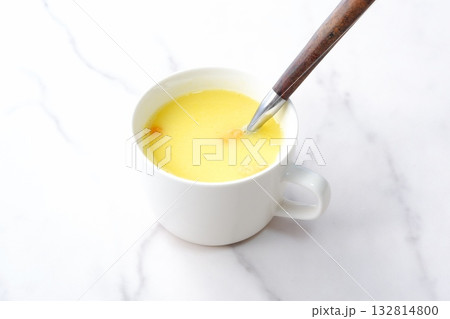 熱々のコーンクリームスープ 熱々のコーンクリームスープ 132814800