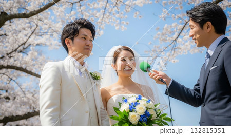 インタビュー・ウェディングカップル 132815351