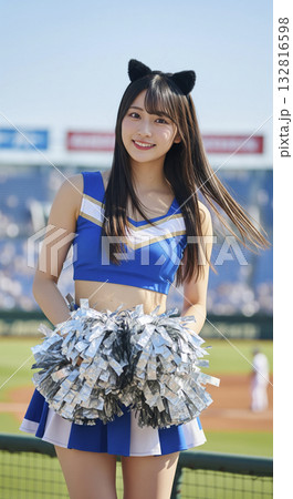 スタジアムで踊るチアリーダー スタジアムで踊るチアリーダー 132816598