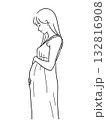 お腹を撫でて微笑む妊婦 132816908