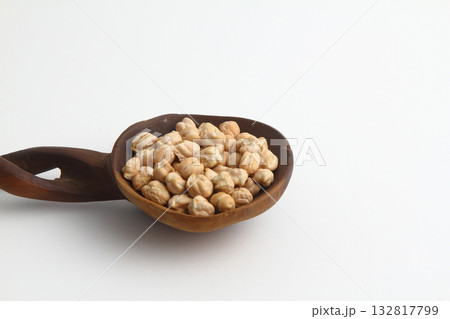 Chickpeas or Turkish peas in a wooden spoon on a white background Chickpeas or Turkish peas in a wooden spoon on a white background 132817799