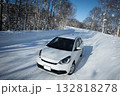 積雪路面を走る車スタッドレスタイヤのイメージ 北海道旭川市 積雪路面を走る車スタッドレスタイヤのイメージ 北海道旭川市 132818278