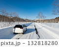 積雪路面を走る車スタッドレスタイヤのイメージ 北海道旭川市 積雪路面を走る車スタッドレスタイヤのイメージ 北海道旭川市 132818280