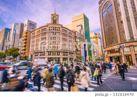 日本の東京都市景観11月4日。東京・銀座。セイコーハウス銀座などを望む 132818470