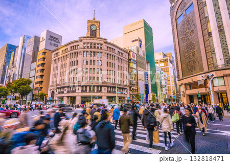 日本の東京都市景観11月4日。東京・銀座。セイコーハウス銀座などを望む 132818471