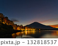 紅葉の山中湖と富士山 紅葉の山中湖と富士山 132818537