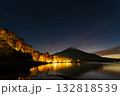 紅葉の山中湖と富士山 紅葉の山中湖と富士山 132818539