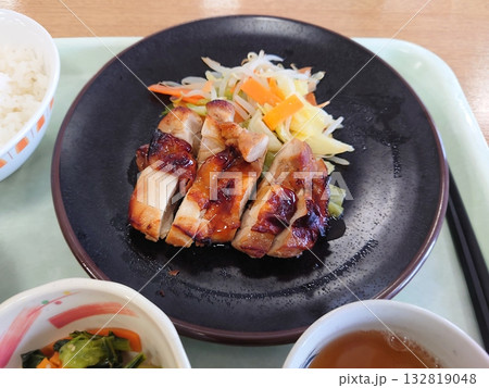 チキンステーキ 132819048