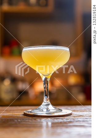 Refreshing lemon cocktail 132819184