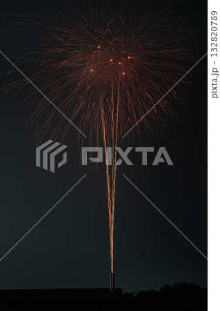 高台から見た磐田市のいわた夏まつり花火大会の風景(静岡県) 132820789
