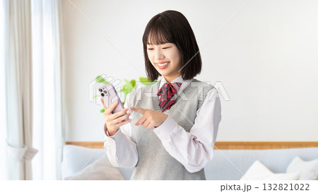 受験生・制服姿の女子高校生 受験生・制服姿の女子高校生 132821022