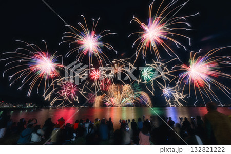 秋の夜空を彩るびわ湖秋花火 132821222