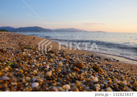 兵庫県南あわじ市　夕暮れの慶野松原海水浴場 132821637