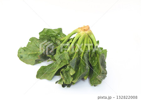 Spinach leaves isolated on white background. Fresh green spinach heap Top view. Flat lay. 132822008