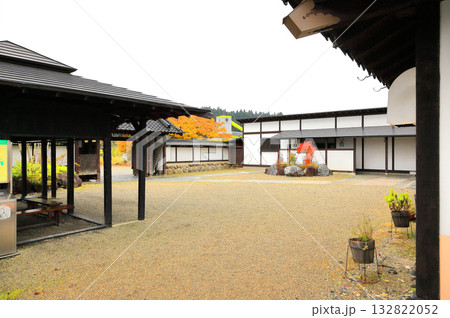 最上川舟下り 紅葉 舟番所跡 最上川舟下り 紅葉 舟番所跡 132822052