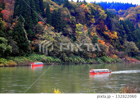 最上川舟下り 紅葉 最上川舟下り 紅葉 132822060