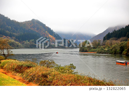 最上川舟下り 紅葉 最上川舟下り 紅葉 132822065