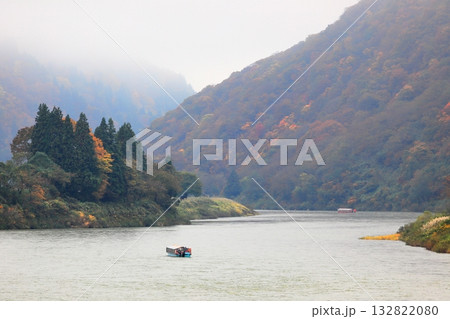 最上川舟下り 紅葉 最上川舟下り 紅葉 132822080