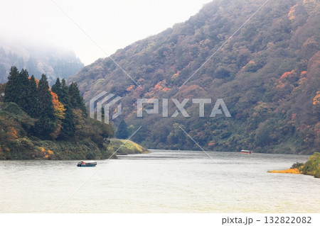 最上川舟下り 紅葉 132822082